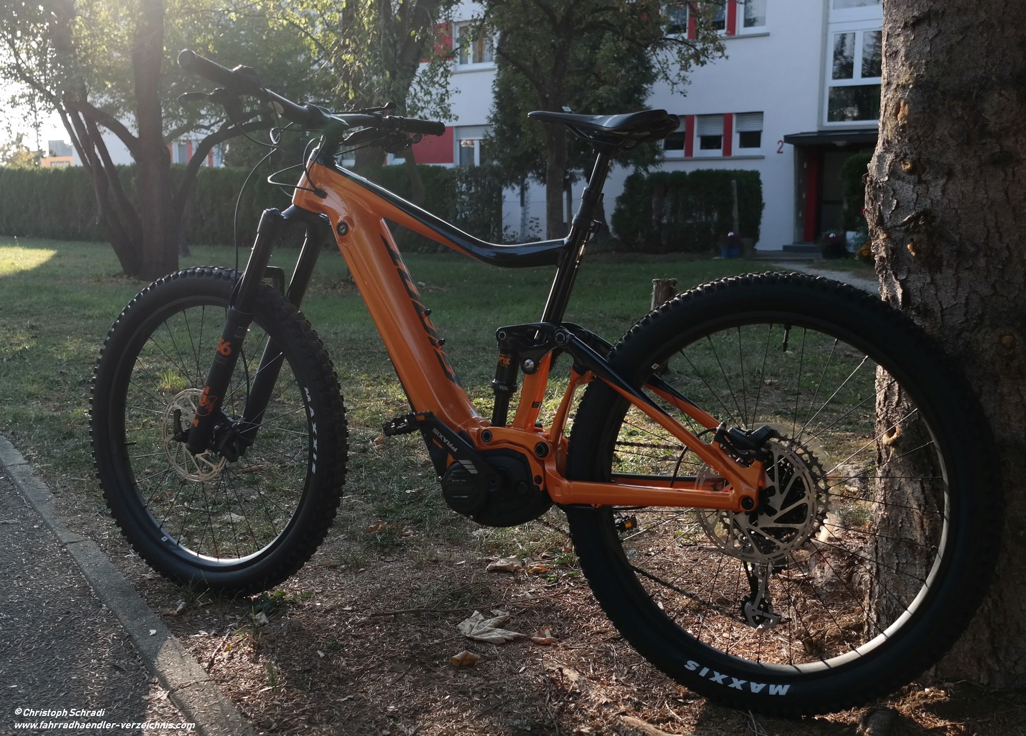 Giant E-Bikes Neuheiten 2019: Automatikmodus und Schnellladegerät 