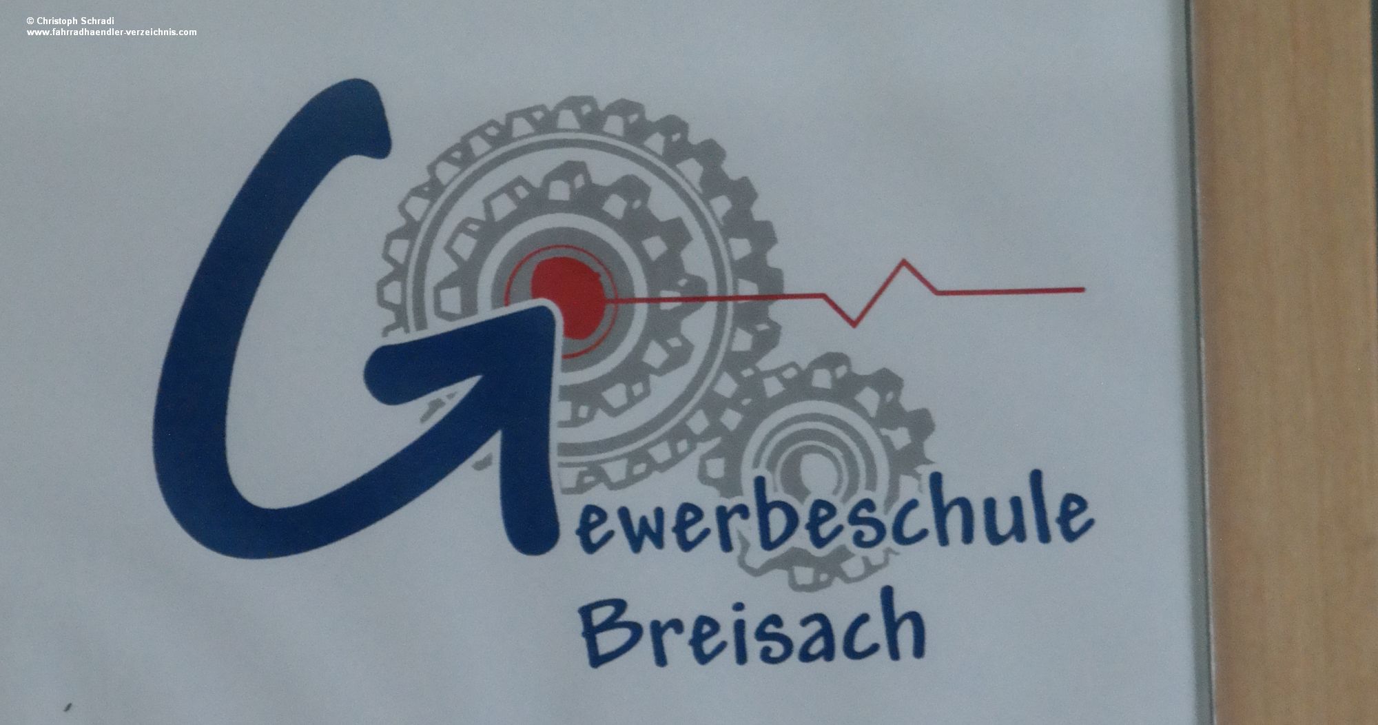 Das Logo der Gewerbeschule Breisach kommt nicht von ungefähr - eng verzahnt mit dem Ausbildungsbetrieb lernen angehende Zweiradmechatroniker hier alles wichtige in der Theroie
