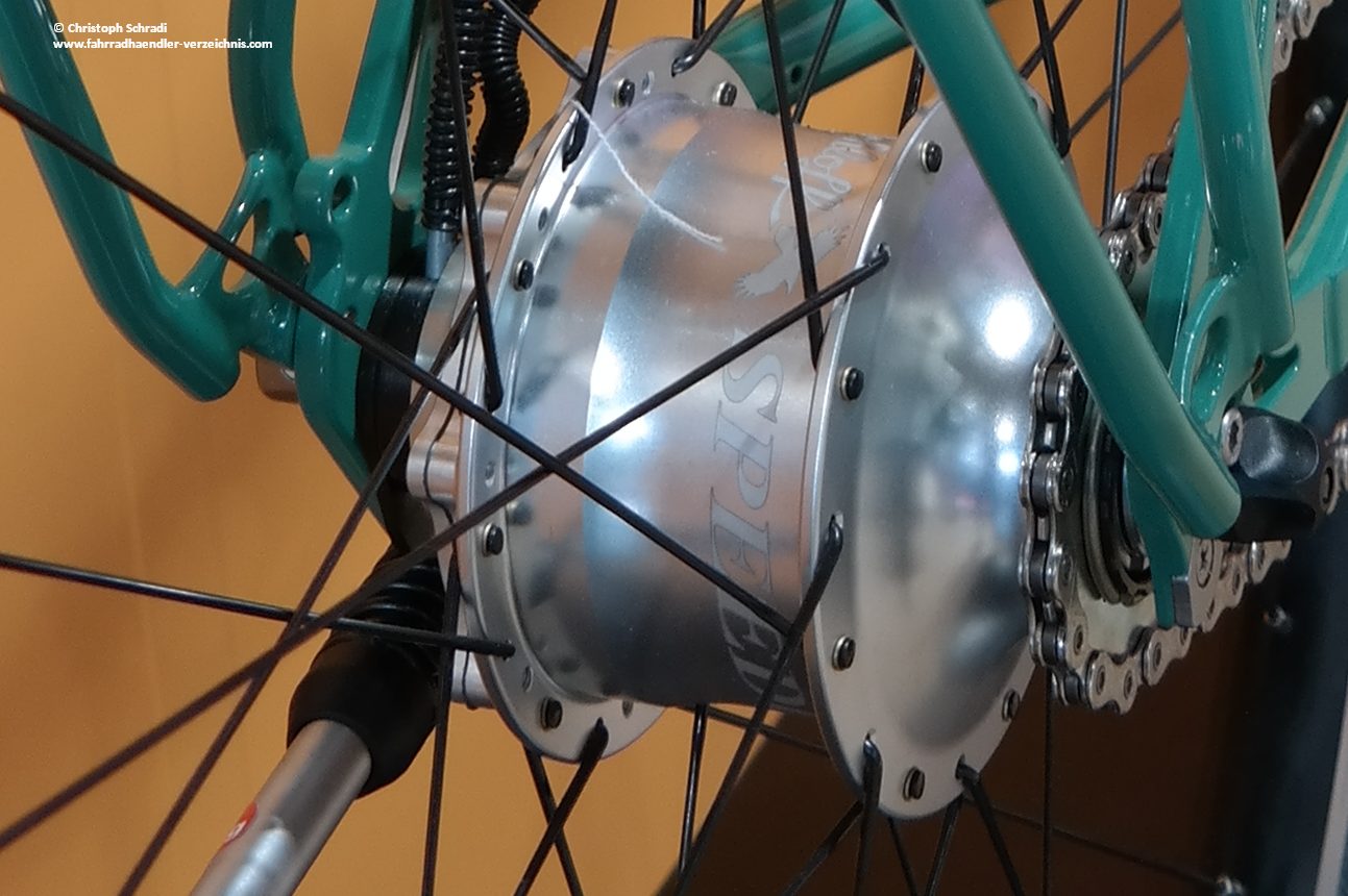 Rohloff Nabenschaltung in Silber in einem Fahrrad eingebaut