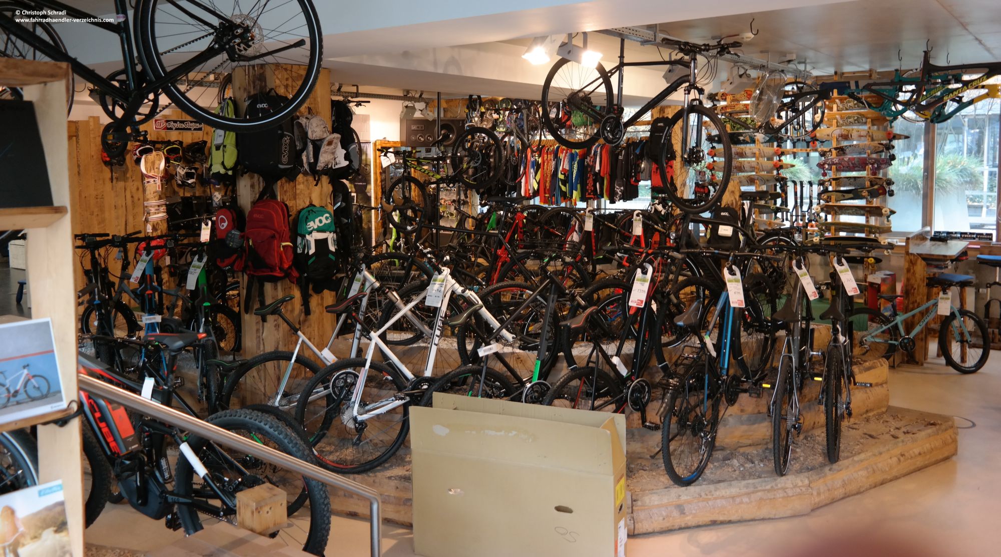 Das Fahrradgeschäft Bikes n Boards nach dem Betreten des Ladens
