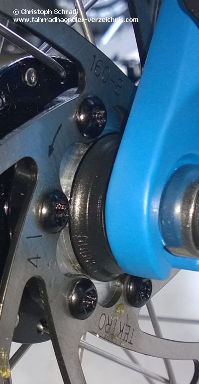 Scheibenbremse als hydraulische Version mit gut sichtbarer Angabe des relativ kleinen Scheibendurchmessers von 160mm, hier ohne Durchmessersymbol