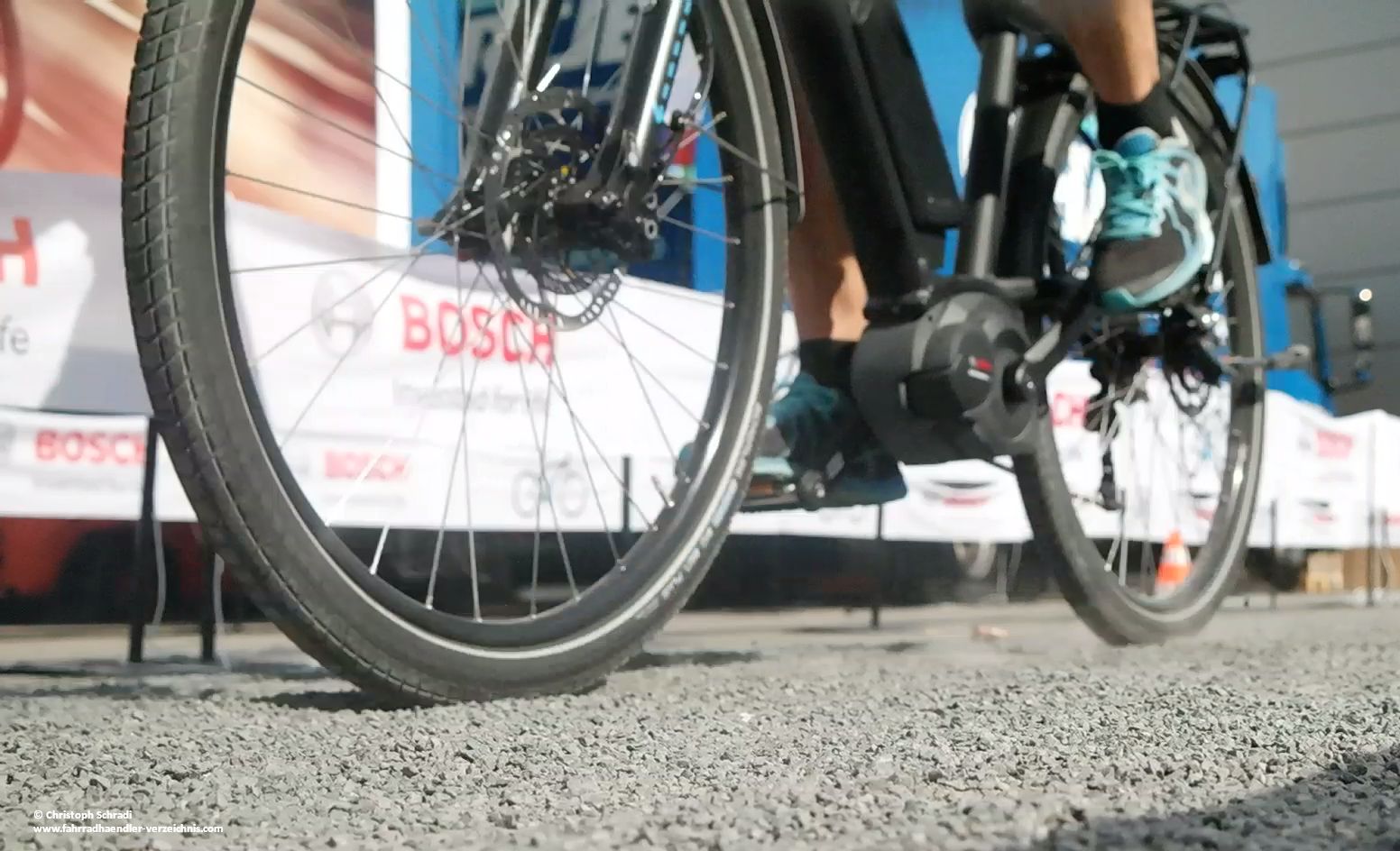 Bosch bringt das erste Marktreife ABS ans Fahrrad bzw. Pedelec - sicher Bremsen auch auf Kies oder in der Kurve