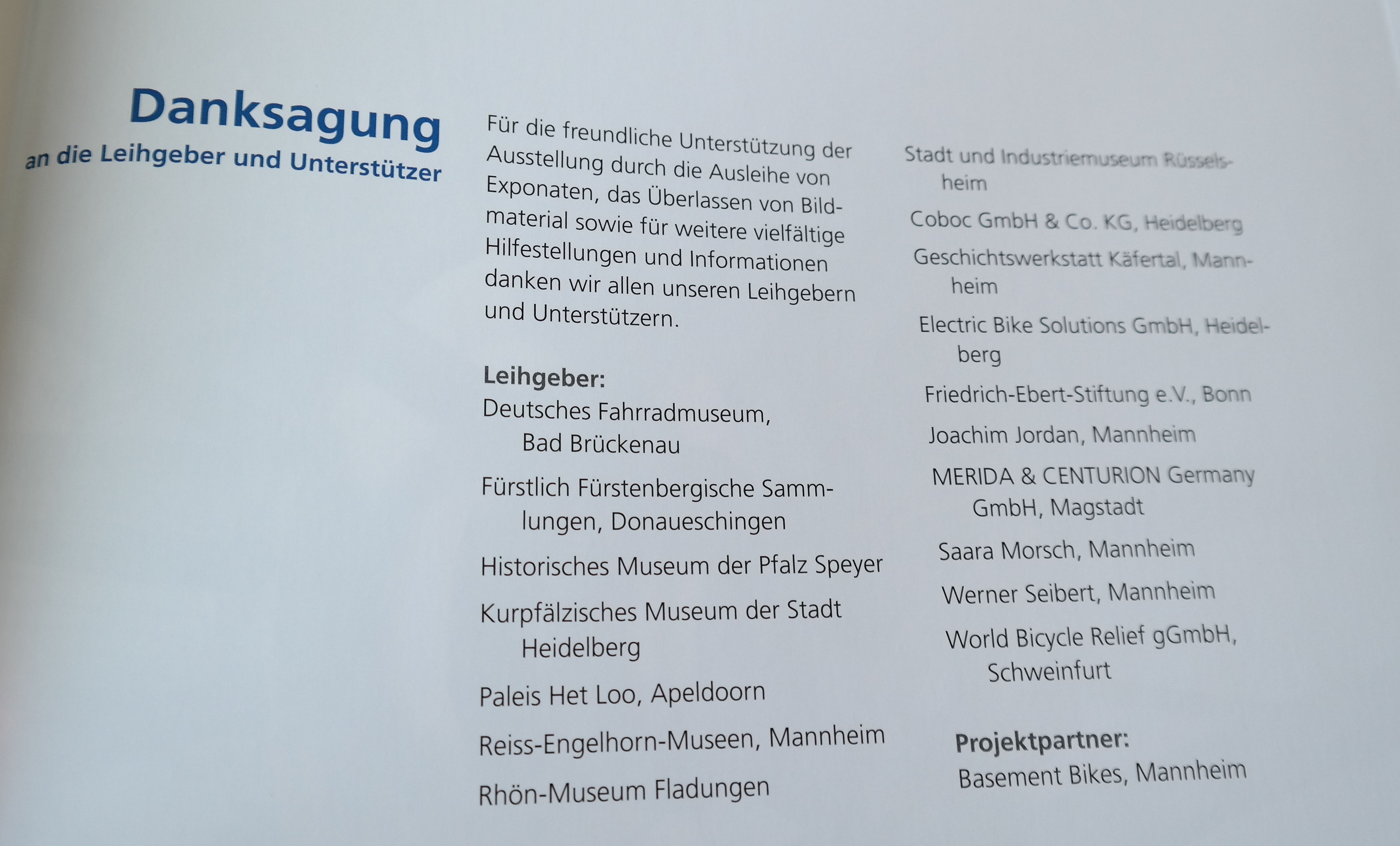 Die Ausstellung sowie das dazugehörige Begleitbuch wurde unter anderem durch Leihgaben vom Deutschen Fahrradmuseum sowie verschiedenen Mannheimer Institutionen ermöglicht