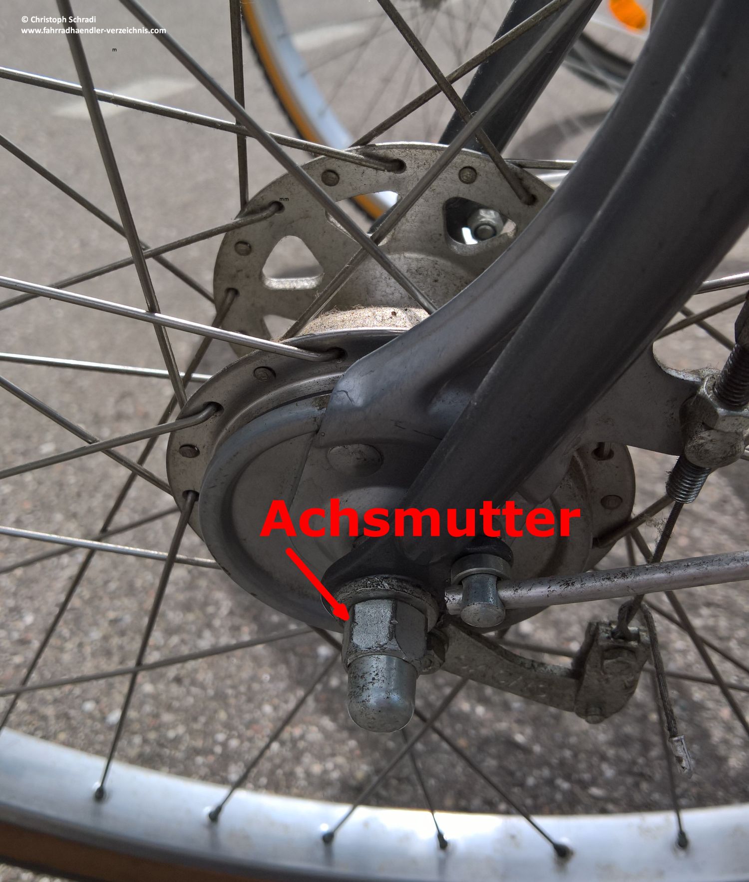 Achsmutter am Fahrrad eingebaut - Sicherung des Laufrades im Fahrradrahmen