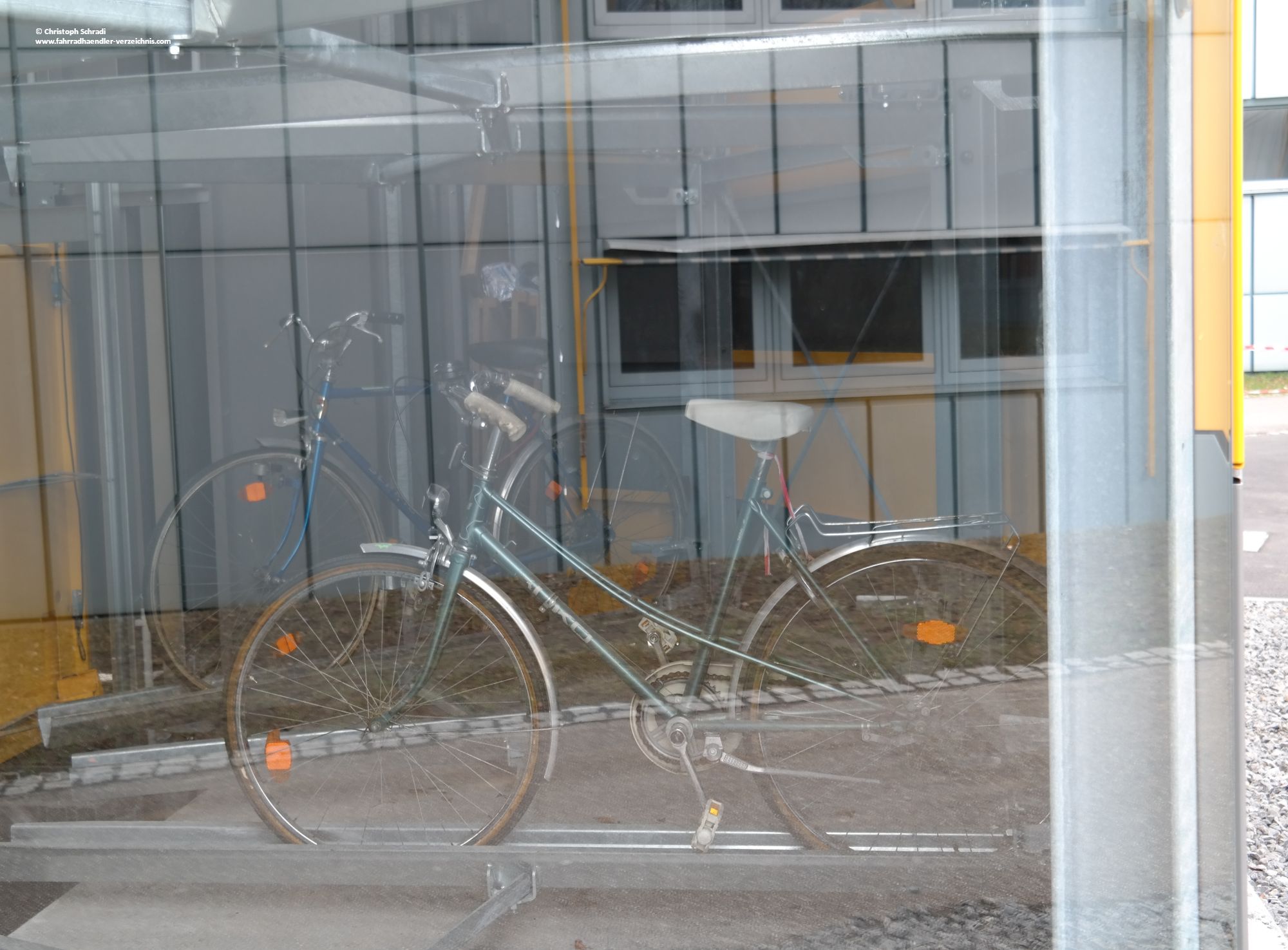 Fahrräder lassen sich im Bikesafe automatisch Ein- und Ausparken - die lange Suche und anschließen des Rades entfällt
