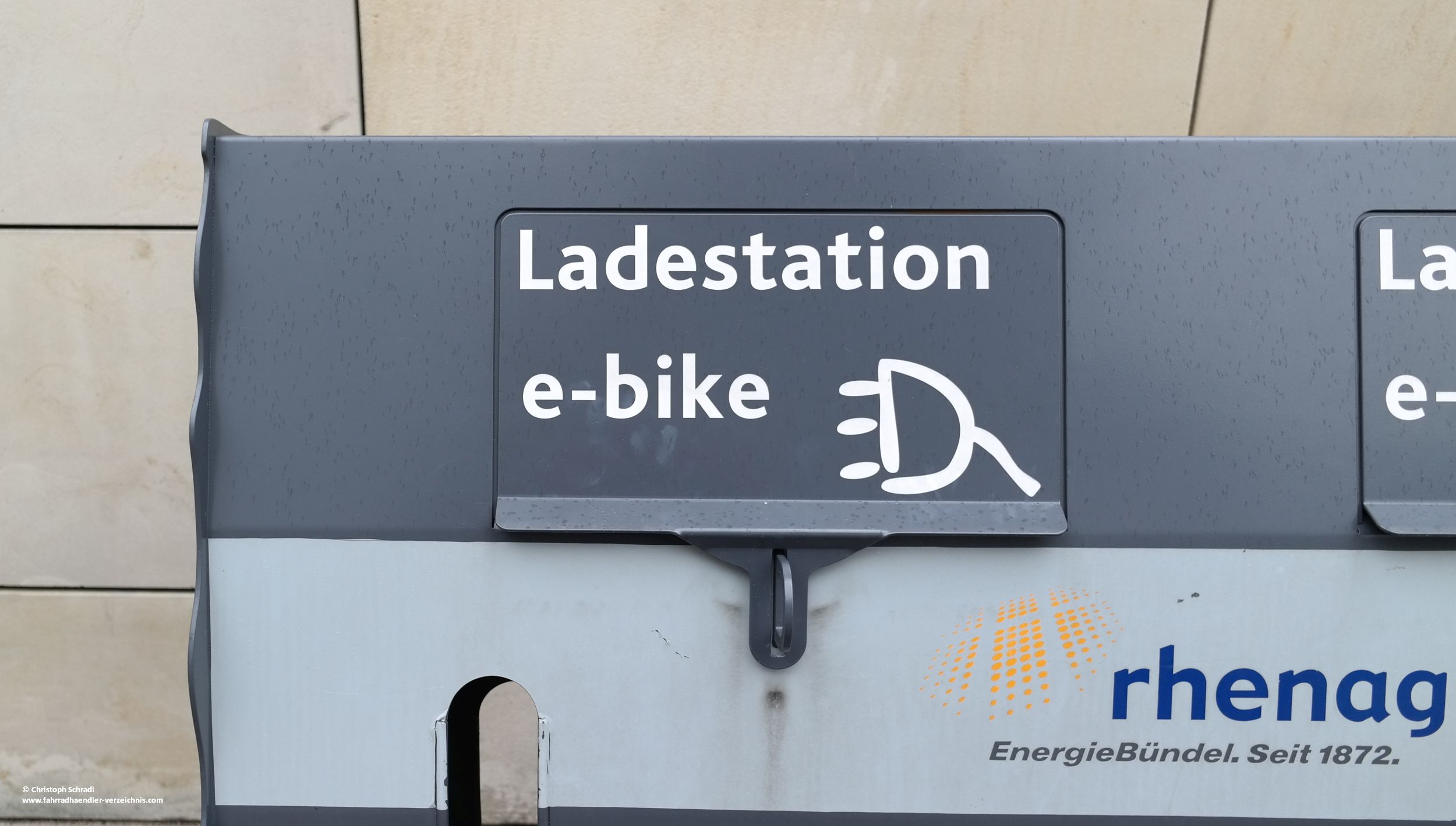 E-Bike Ladestationen sind wie auch im Grunde E-Bikes bisher eher noch die Ausnahme als die Regel - auch wenn der Medienrummel gerne etwas anderes glauben machen möchte