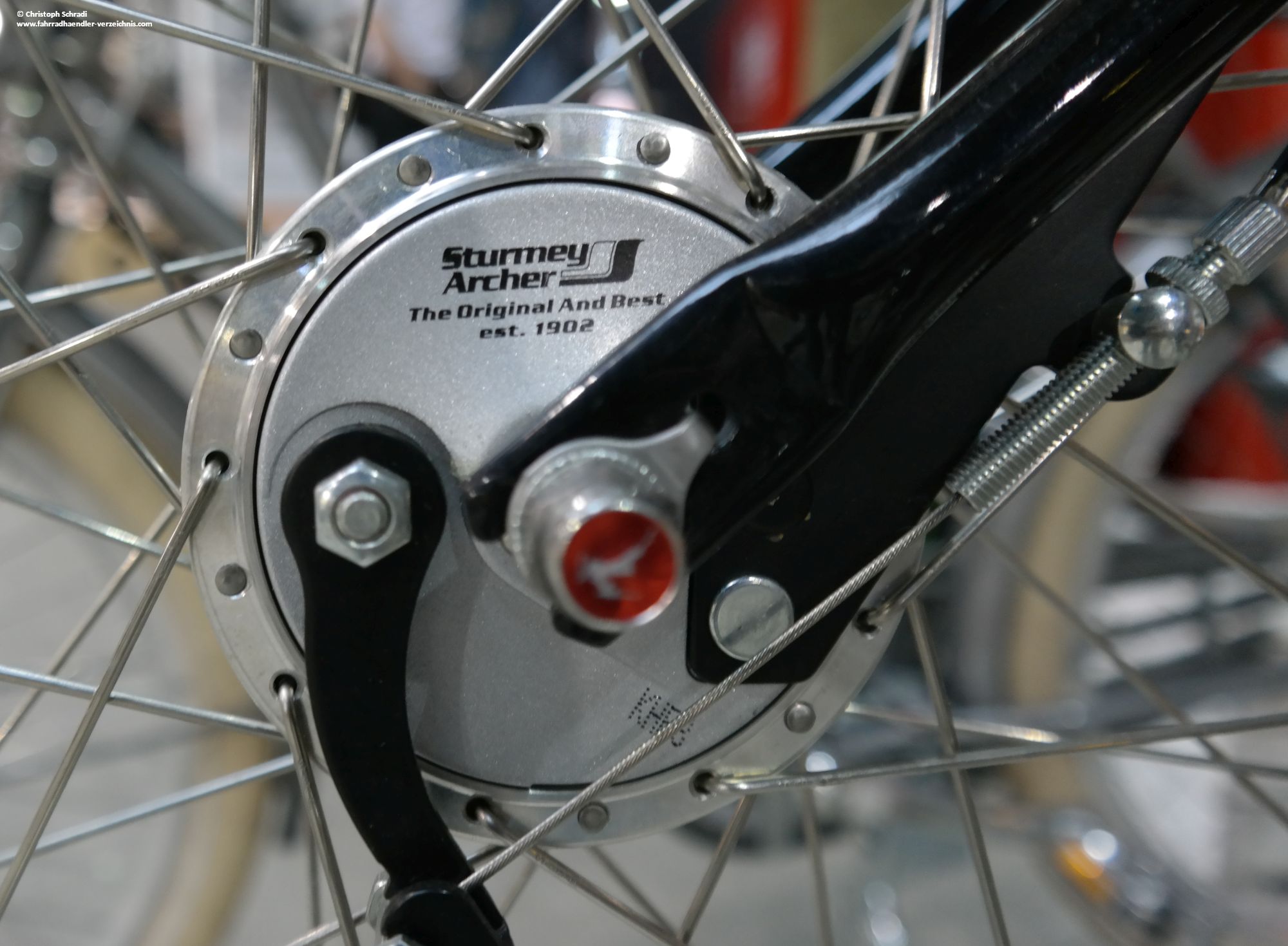 Der ehemalige Hersteller Sturmey-Archer aus England gehört heute zu dem taiwanesischen Unternehmen SunRace - bekannt für Fahrradnaben und Ritzelpakete
