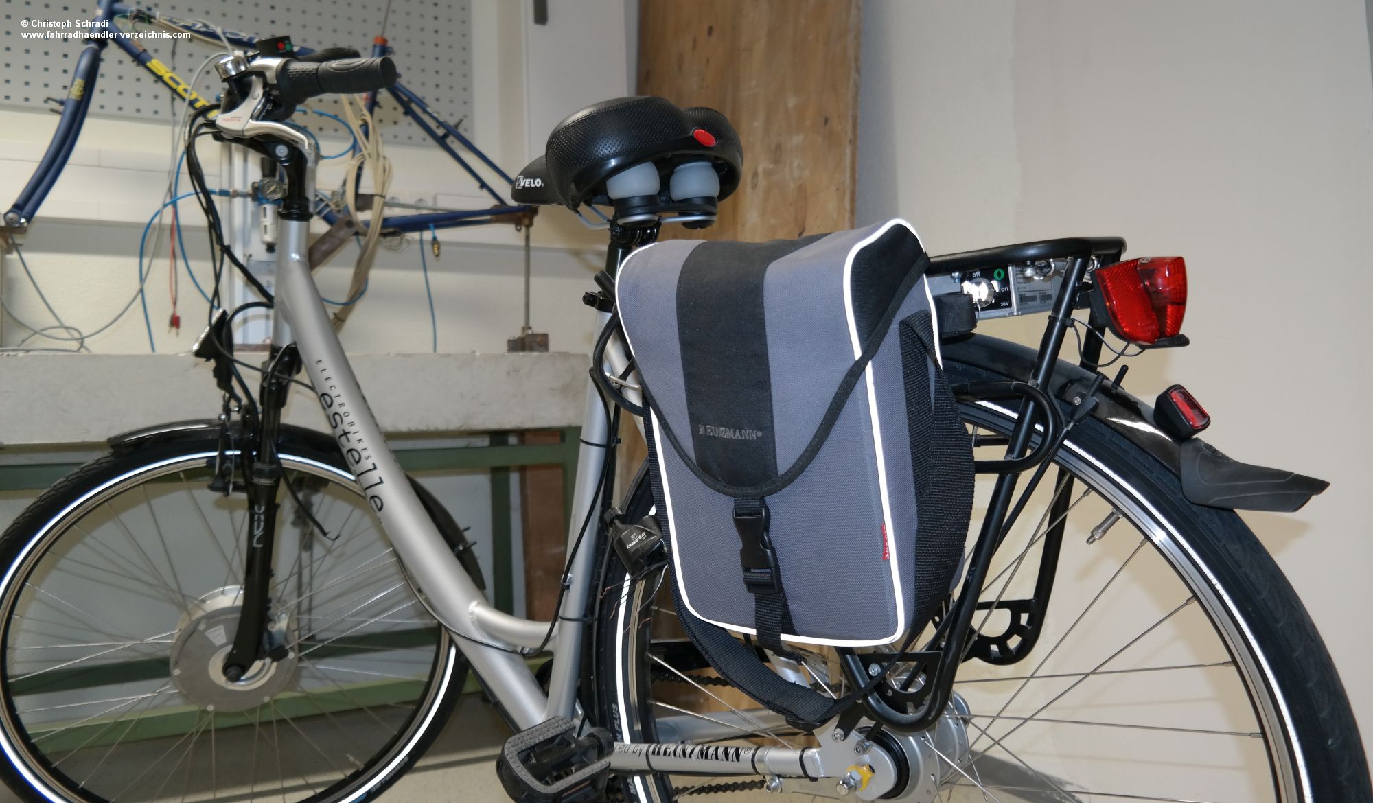 Das erste Pedelec der Zweiradschule Breisach wurde 2009 angeschafft und war noch - wie damals oft üblich - mit einem Frontmotor ausgestattet